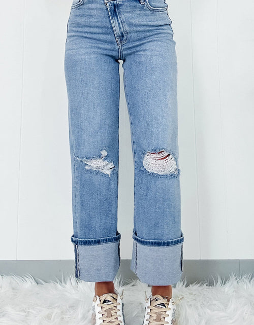Load image into Gallery viewer, Distressed Straight Jeans with Pockets

