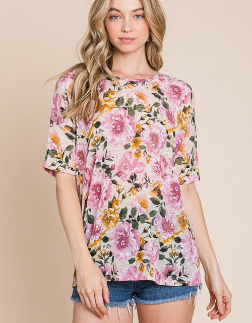 Load image into Gallery viewer, BOMBOM Floral Round Neck T-Shirt
