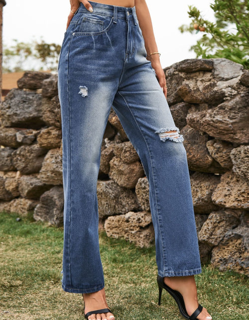 Load image into Gallery viewer, Distressed Jeans with Pockets
