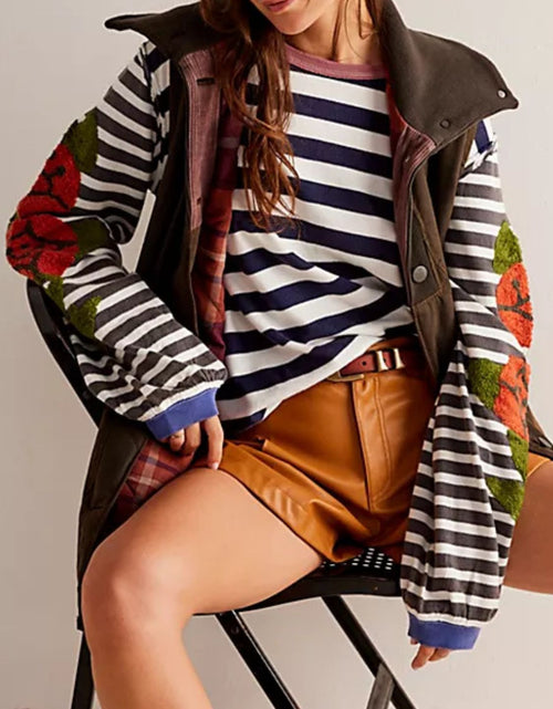 Load image into Gallery viewer, Striped Round Neck Long Sleeve Sweatshirt
