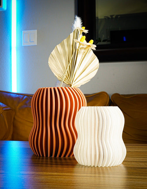 Load image into Gallery viewer, CADRE Vase by Rosebud HomeGoods
