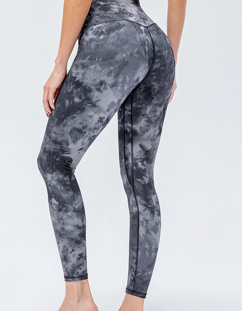 Load image into Gallery viewer, Wide Waistband Slim Fit Active Leggings
