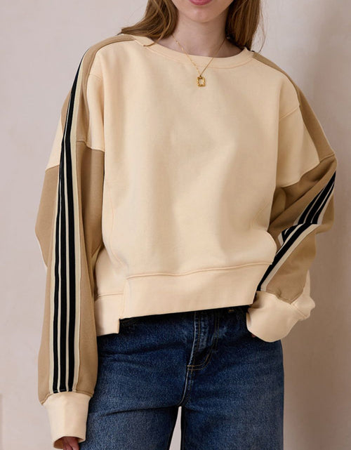 Load image into Gallery viewer, Contrast Round Neck Long Sleeve Sweatshirt
