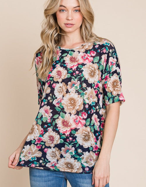 Load image into Gallery viewer, BOMBOM Floral Round Neck T-Shirt
