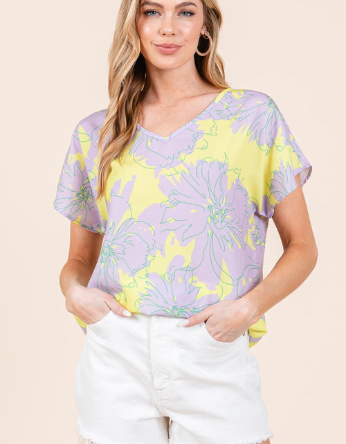 Load image into Gallery viewer, BOMBOM Floral Short Sleeve T-Shirt
