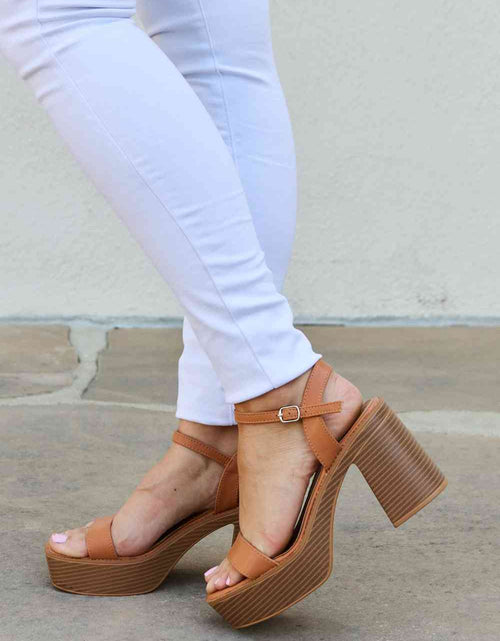 Load image into Gallery viewer, Weeboo Feel It Platform Heel Sandals
