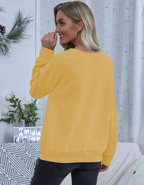 Load image into Gallery viewer, Lip Graphic Round Neck Sweatshirt
