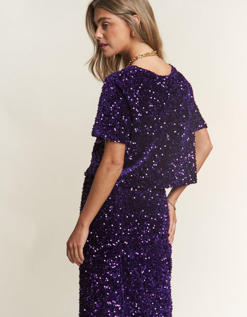 Load image into Gallery viewer, J.NNA Sequin Short Sleeve Crop T-Shirt
