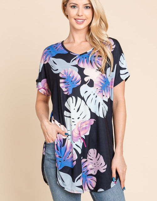 Load image into Gallery viewer, BOMBOM Printed Round Neck Short Sleeve T-Shirt
