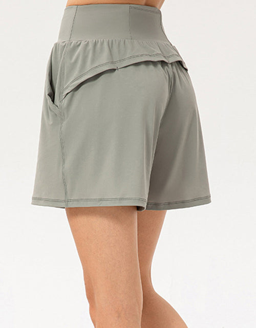 Load image into Gallery viewer, Pocketed Elastic Waist Active Shorts
