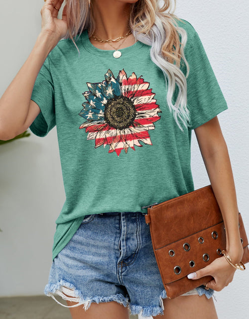 Load image into Gallery viewer, US Flag Flower Graphic Tee
