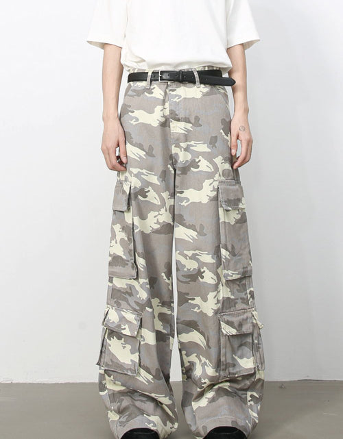Load image into Gallery viewer, Men's Camouflage Wide Leg Cargo Jeans
