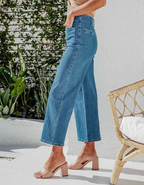 Load image into Gallery viewer, Button Fly Cropped Jeans with Pockets
