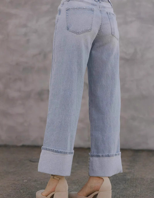 Load image into Gallery viewer, Straight Leg Jeans with Pockets
