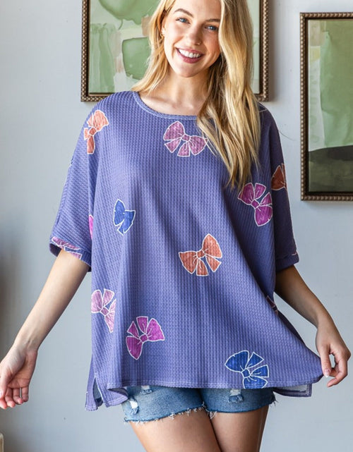 Load image into Gallery viewer, HOPELY Bow Print Waffle Side Slit T-Shirt
