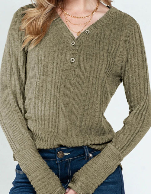 Load image into Gallery viewer, Textured V-Neck Long Sleeve T-Shirt
