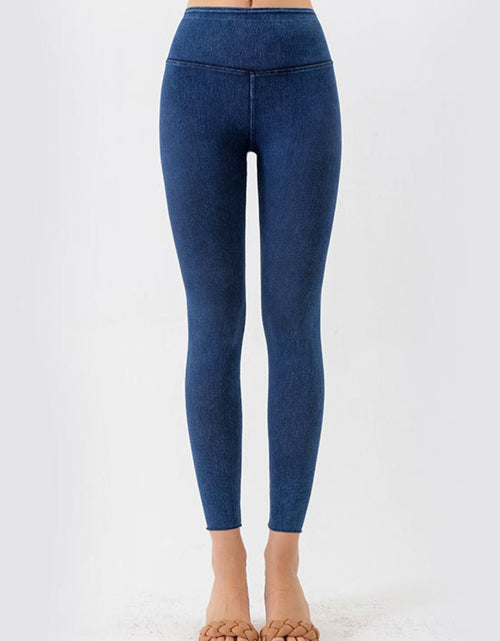 Load image into Gallery viewer, Wide Waistband Cropped Jeans
