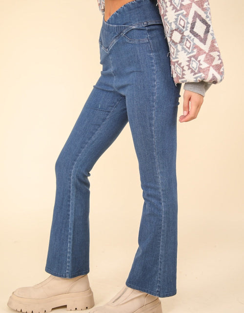 Load image into Gallery viewer, VERY J Washed Denim Stretchy Crossover Waist Leggings
