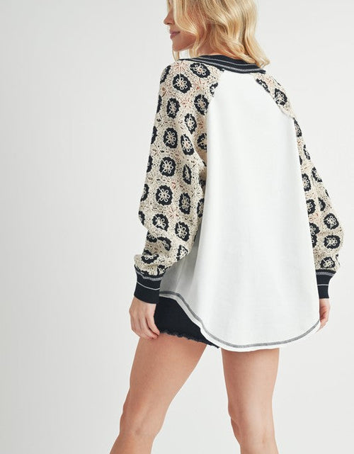 Load image into Gallery viewer, Aemi+Co Crochet Contrast Stitching V Neck Top
