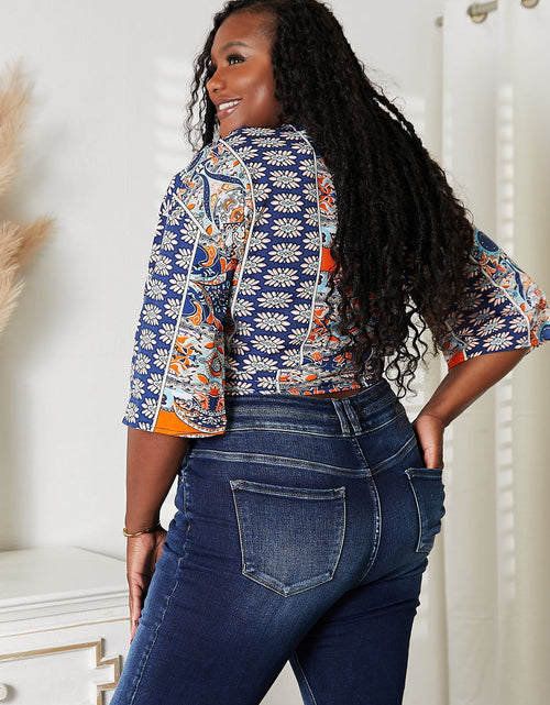 Load image into Gallery viewer, Tie Hem V-Neck Three-Quarter Sleeve Blouse
