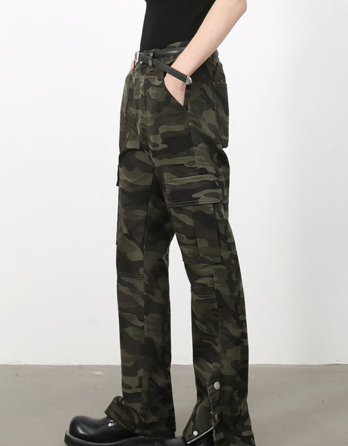 Load image into Gallery viewer, Men's Camouflage Jeans with Cargo Pockets
