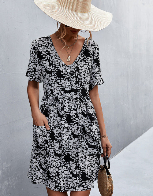 Load image into Gallery viewer, Printed Button down Pocketed Dress
