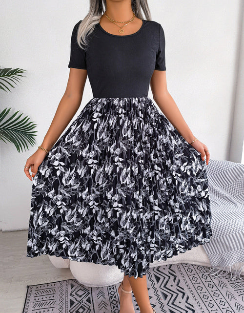 Load image into Gallery viewer, Printed Round Neck Pleated Dress
