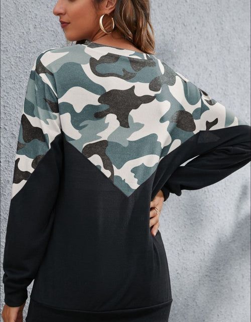 Load image into Gallery viewer, Camouflage Round Neck Long Sleeve Sweatshirt
