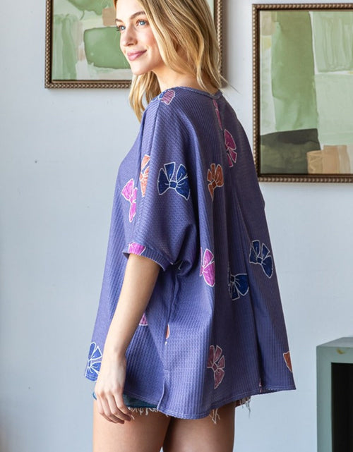 Load image into Gallery viewer, HOPELY Bow Print Waffle Side Slit T-Shirt
