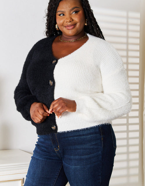 Load image into Gallery viewer, Angel Wings Woven Right Contrast Button-Front V-Neck Cardigan
