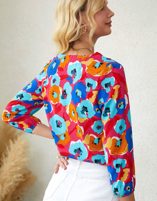 Load image into Gallery viewer, Floral V-Neck Three-Quarter Sleeve Top
