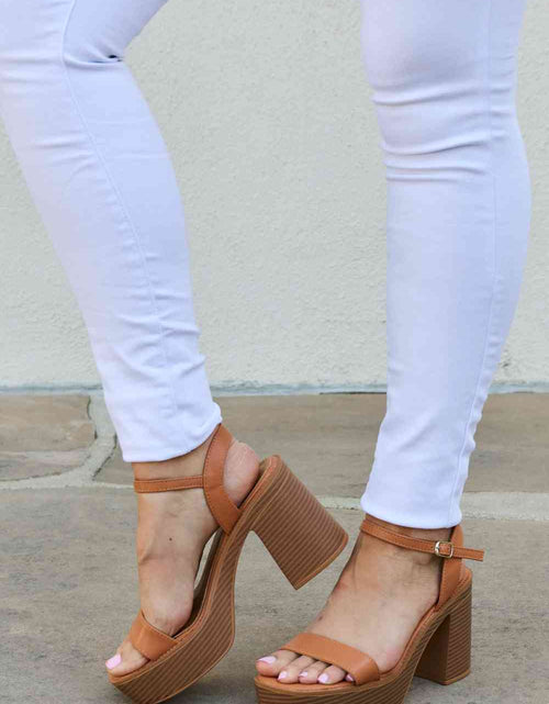 Load image into Gallery viewer, Weeboo Feel It Platform Heel Sandals
