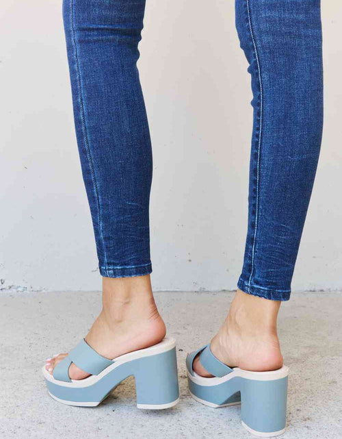 Load image into Gallery viewer, Weeboo Cherish The Moments Contrast Platform Sandals in Misty Blue
