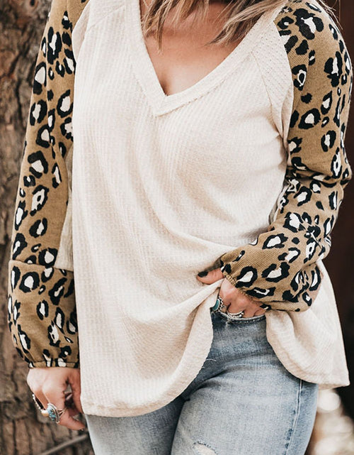 Load image into Gallery viewer, Plus Size Leopard V-Neck Raglan Sleeve Blouse
