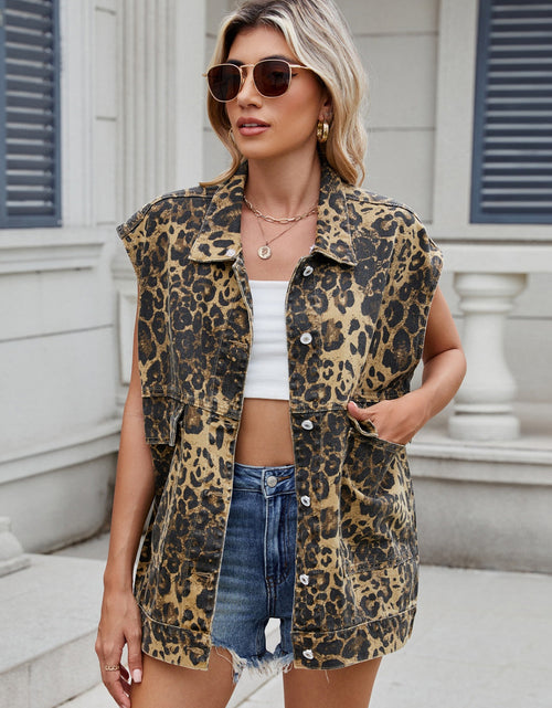 Load image into Gallery viewer, Leopard Buttton Up Denim Vest

