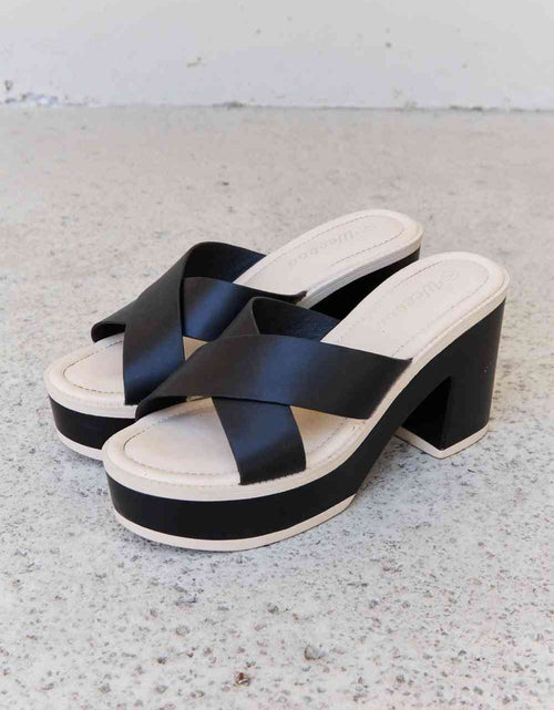 Load image into Gallery viewer, Weeboo Cherish The Moments Contrast Platform Sandals in Black
