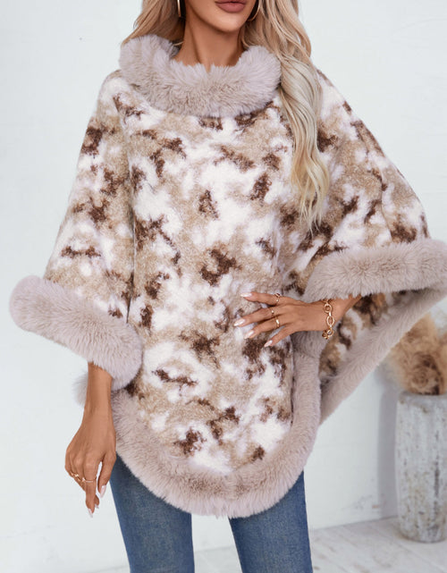Load image into Gallery viewer, Furry Contrast Three-Quarter Poncho
