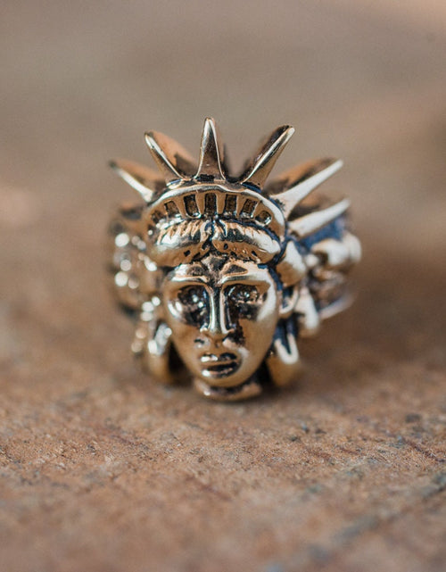 Load image into Gallery viewer, Vintage Ring Lady Liberty Statue of Liberty Jewelry Patriotic R1987 by PVD Vintage Jewelry
