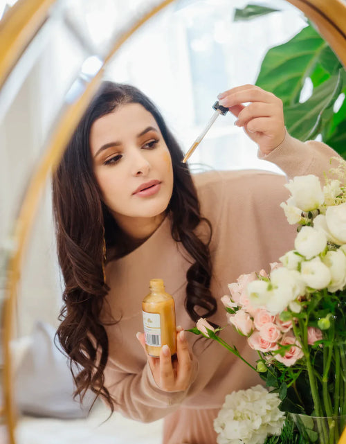 Load image into Gallery viewer, "24K Gold Glow" Body Oil by AMINNAH
