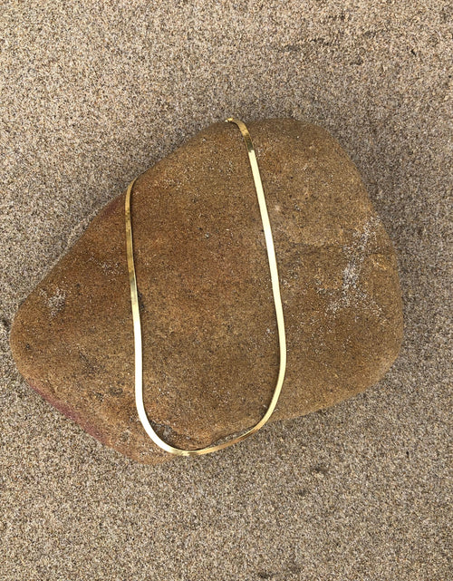 Load image into Gallery viewer, Herringbone Necklace by Urth and Sea
