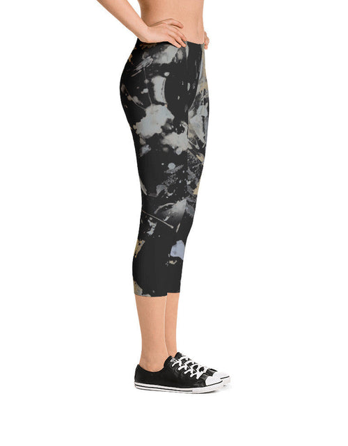 Load image into Gallery viewer, Capri Leggings by DeannArt
