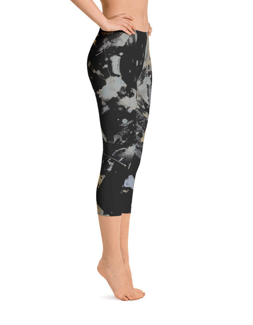 Load image into Gallery viewer, Capri Leggings by DeannArt
