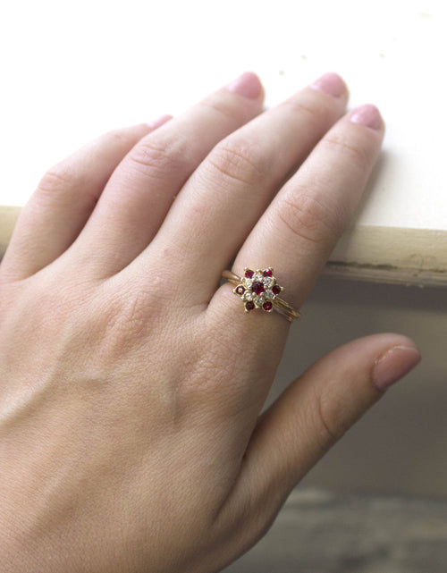 Load image into Gallery viewer, Vintage Rose and Amethyst Austrian Crystal Star Ring 18k Yellow Gold Electroplate Made in the USA by PVD Vintage Jewelry
