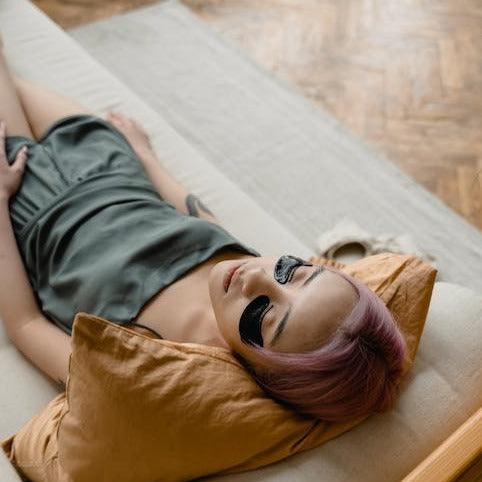 Load image into Gallery viewer, BLACK OBSIDIAN EYE MASK - DETOXIFYING by ZAQ Skin &amp; Body
