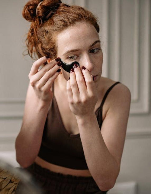 Load image into Gallery viewer, BLACK OBSIDIAN EYE MASK - DETOXIFYING by ZAQ Skin &amp; Body
