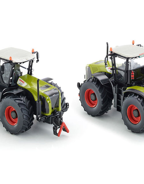 Load image into Gallery viewer, Claas 5000 Xerion Tractor Green with Gray Top 1/32 Diecast Model by Siku

