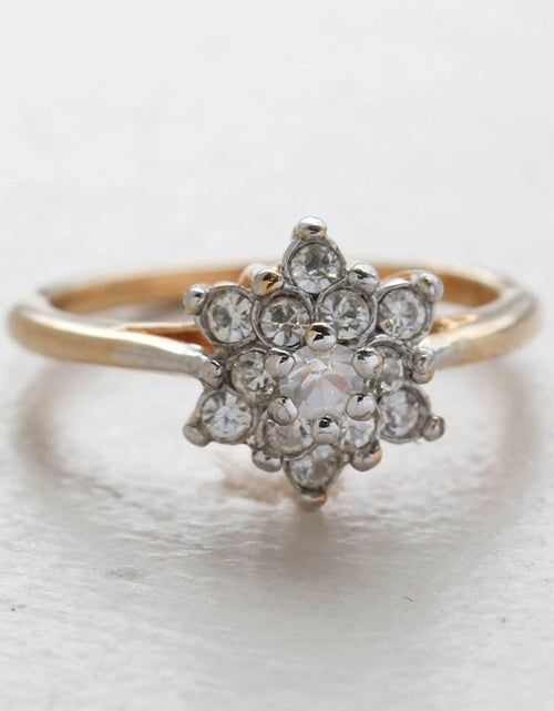 Load image into Gallery viewer, Vintage Rose and Amethyst Austrian Crystal Star Ring 18k Yellow Gold Electroplate Made in the USA by PVD Vintage Jewelry
