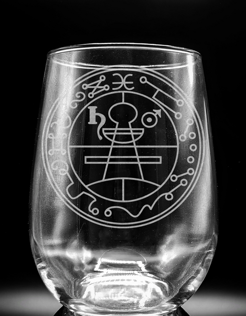 Load image into Gallery viewer, ARCANE Wine Glasses by LumEngrave
