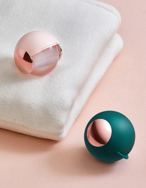 Load image into Gallery viewer, Washable Reusable Lint Remover Ball by Multitasky
